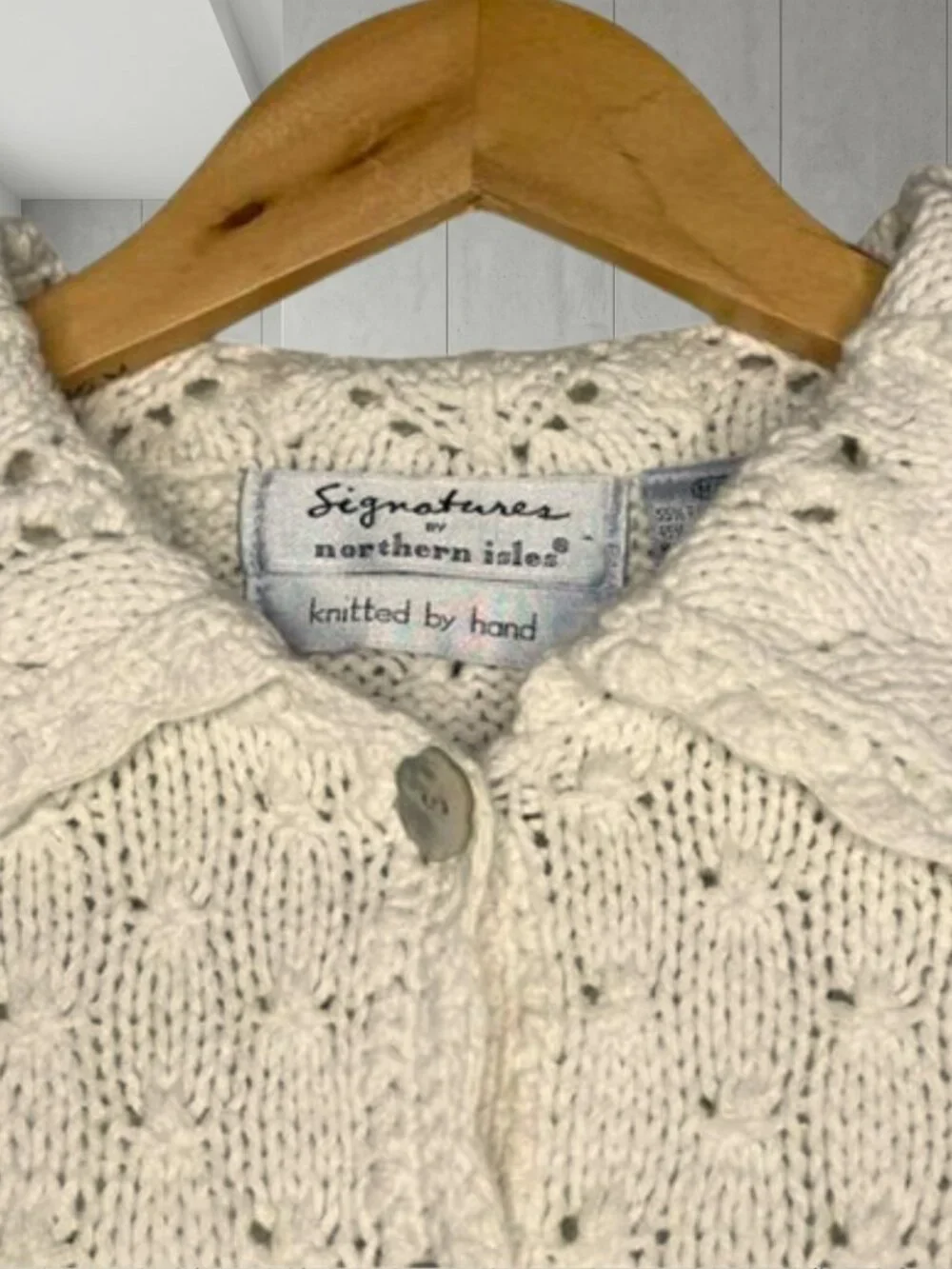 Signature by Northern Isles Hand Knit Seashell Button Collared Sweater Medium